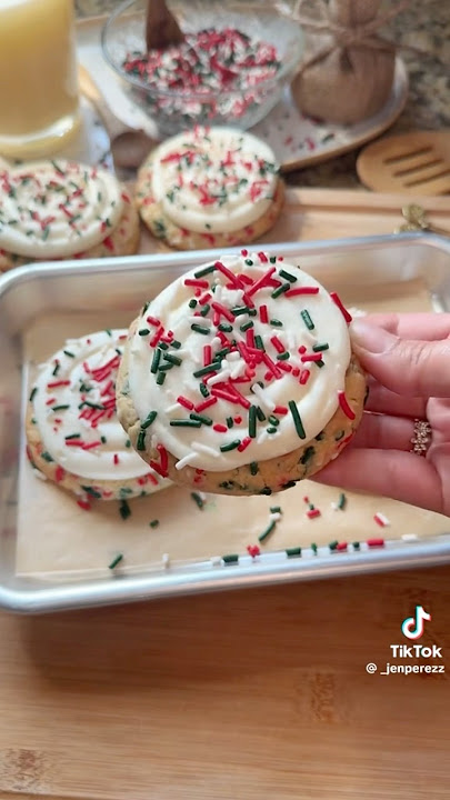 Why is this year so fast 😭🎄  Christmas cookies! 🍪| WEEKLY SHORT #160 {#shorts #christmas #xmas}⁠