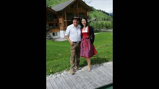'La bela serada' ciantada da Adalbert y Monica, sunada dal Conturines Echo, Val Badia, Dolomites 'La bela serada' ciantada da Adalbert y Monica, sunada dal Conturines Echo, Val Badia, Dolomites