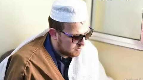 مقطع جميل لشيخ المكفوفين القارئ محمد عبد الشهيد
