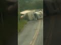 CAMINHÃO BAÚ TOMBA NA ESTRADA DE ANDORINHA 