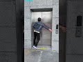 لقد توقف المصعد في وقت سابق