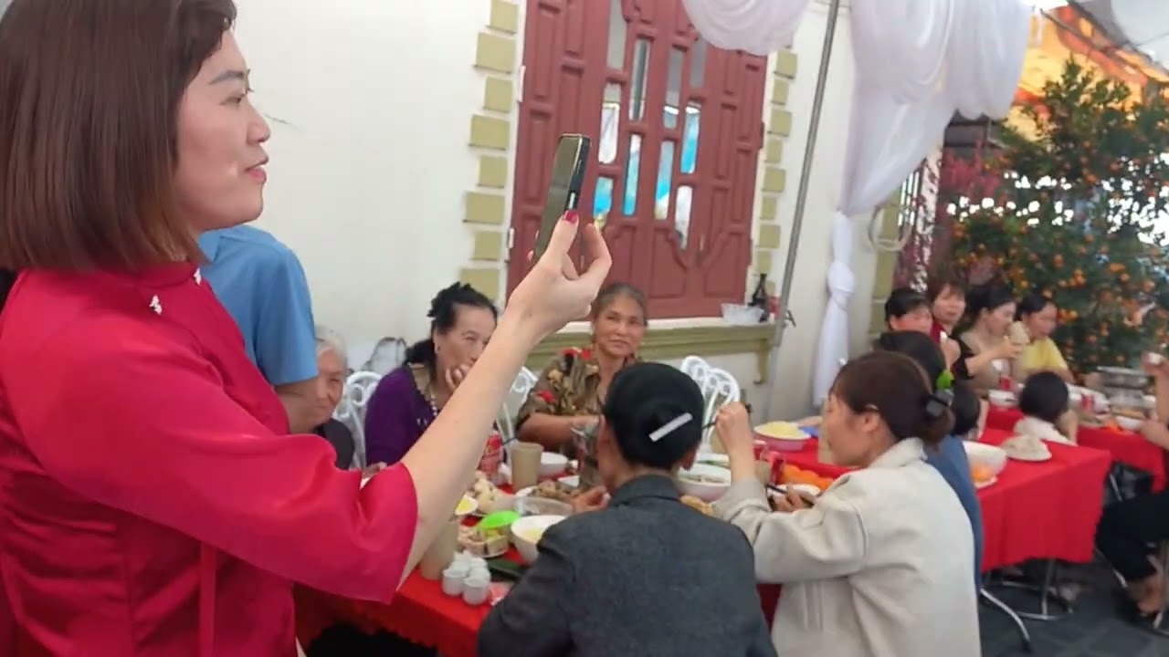 Hương sắc Bùi cấp cù tù xuân trúc Hưng yên đi ăn mừng thọ ông hoàng văn Lộc 70 muà xuân