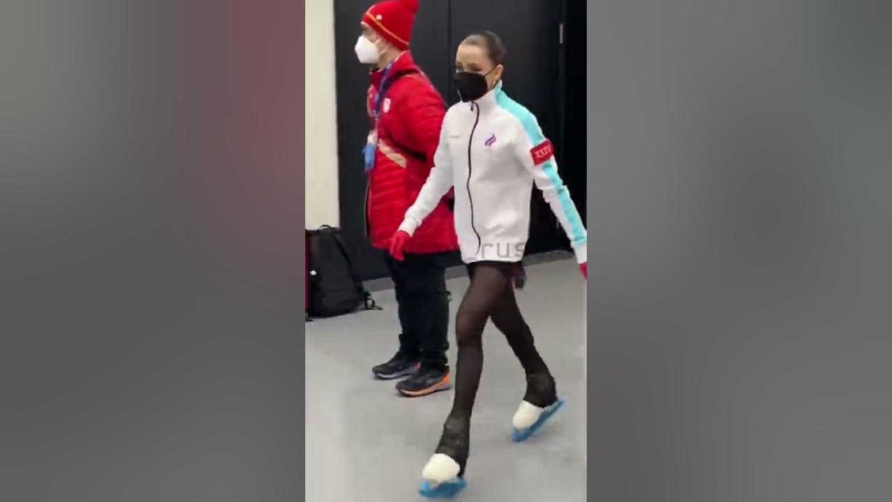 Ками́ла Вали́ева  leg KAMILA VALIEVA A FEW MINUTES BEFORE GOING ON THE ICE ⛸️ #beijing2022  #olympics2022 #kamilavalieva - YouTube