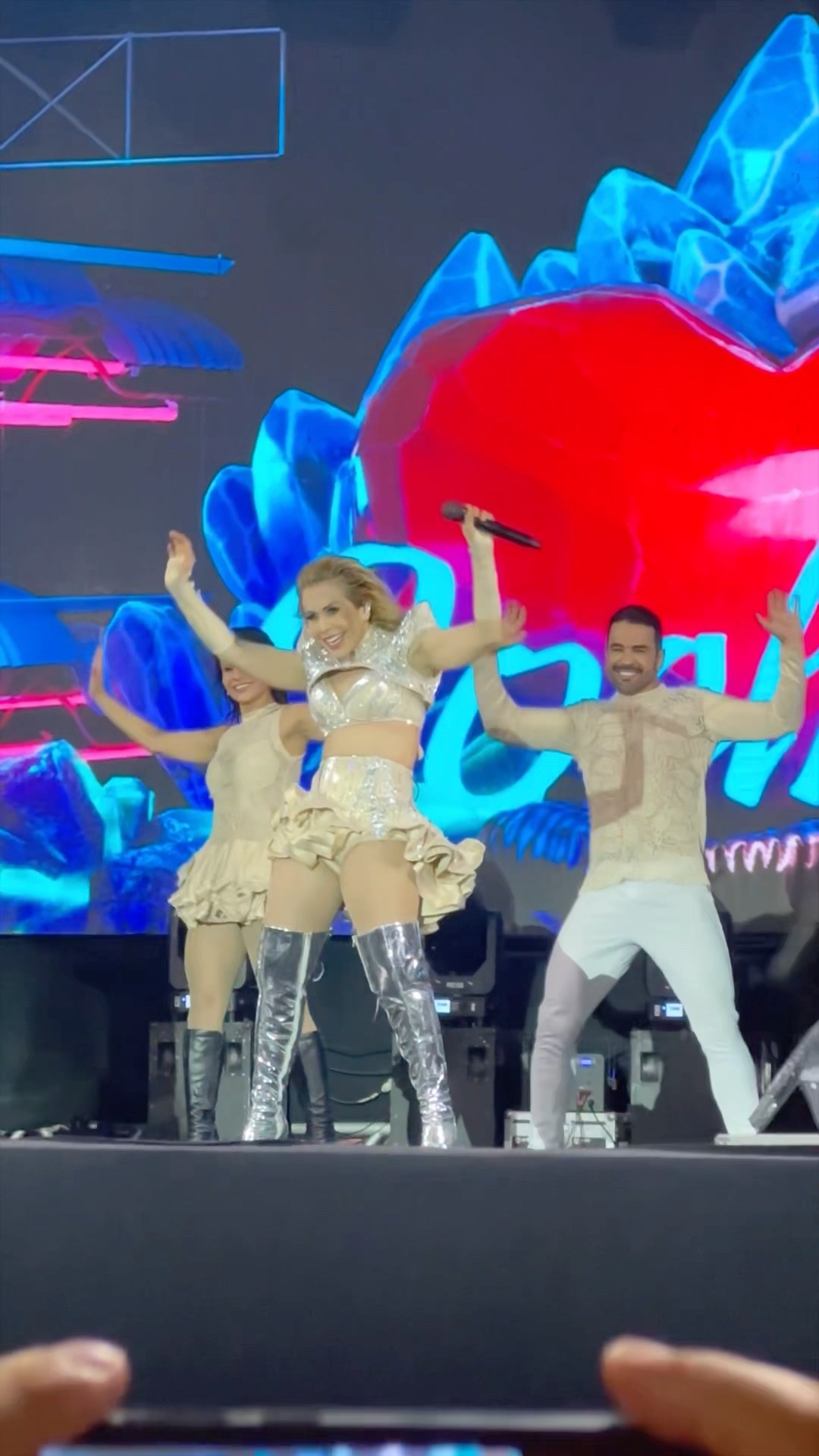 Joelma pegou os fãs de surpresa e cantou Sonho Bonito