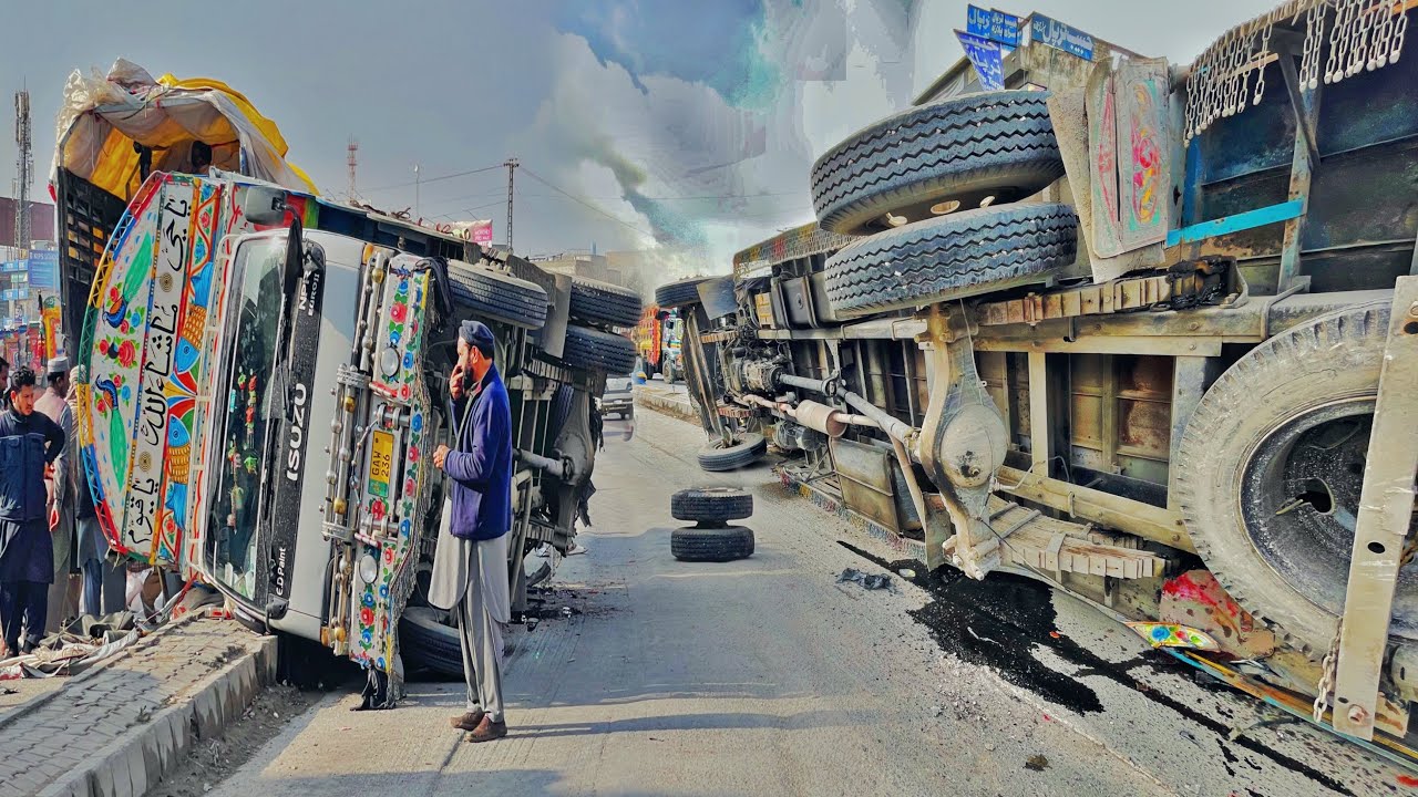 Emergency Road Rescue : 7 Ton Loaded Pickup Overturns After Rear Axel Breaks | Recover In Emergency