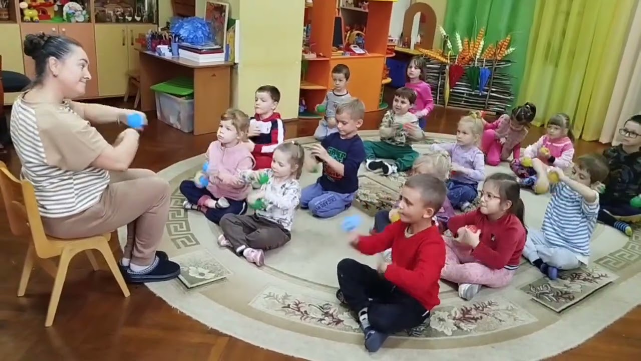 музично - ритмічна гра зм'ячиками