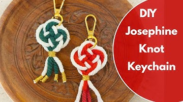 Macramé keychain with the Josephine knot