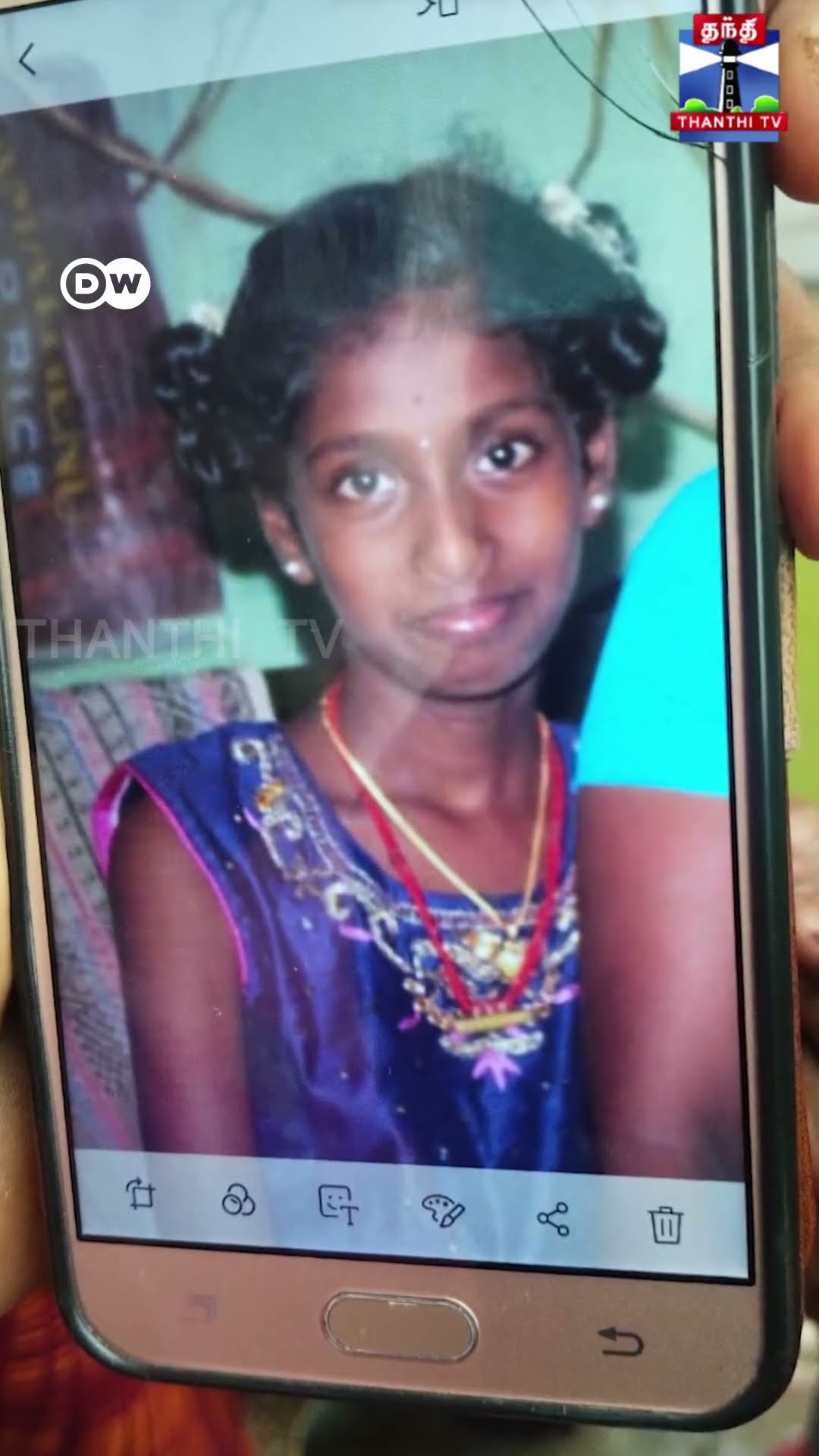 Tiruvannamalai: விளையாடிய பிஞ்சுகள் மீது விழுந்த பாறை -  3 நாட்களாக நடக்கும் மீட்புப்பணி