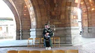 Bagpiper: Natural Reverb, Penn Station Wedding