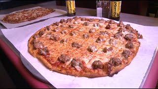 Chicago's Best Pizza: Villa Nova Pizzeria