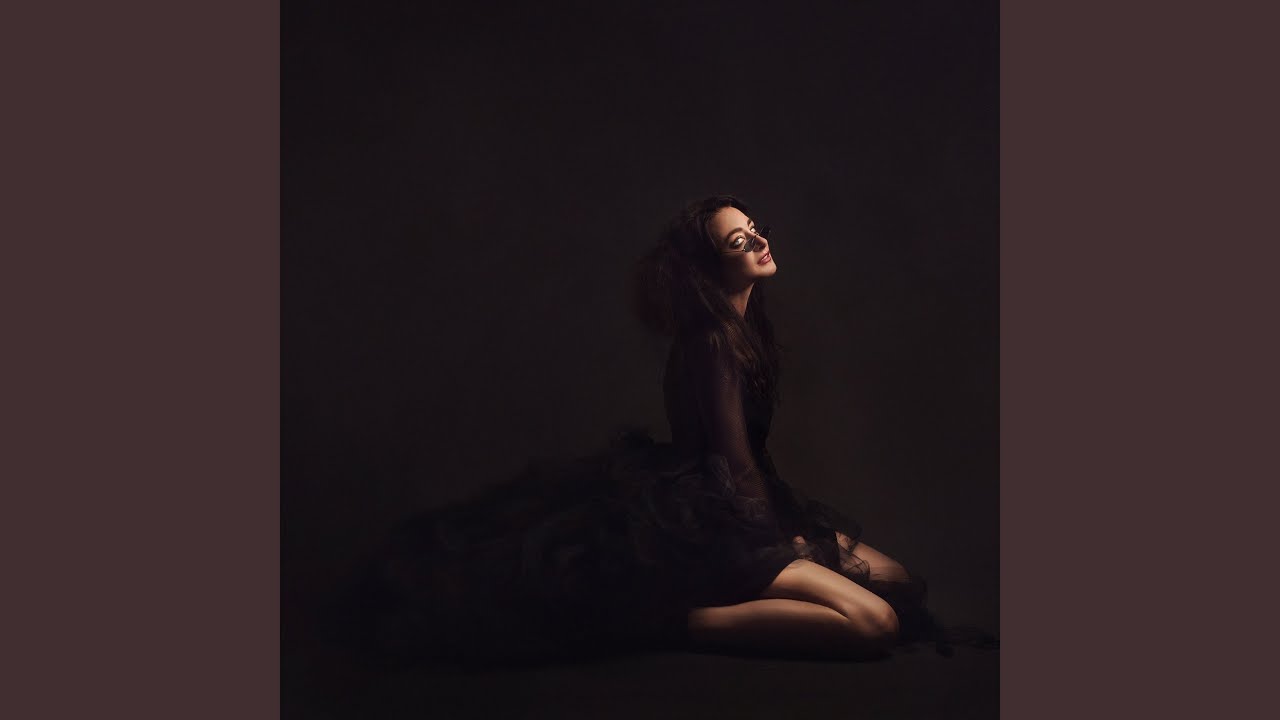 Miserable Interlude auf YouTube ansehen Miserable Interlude auf YouTube ansehen