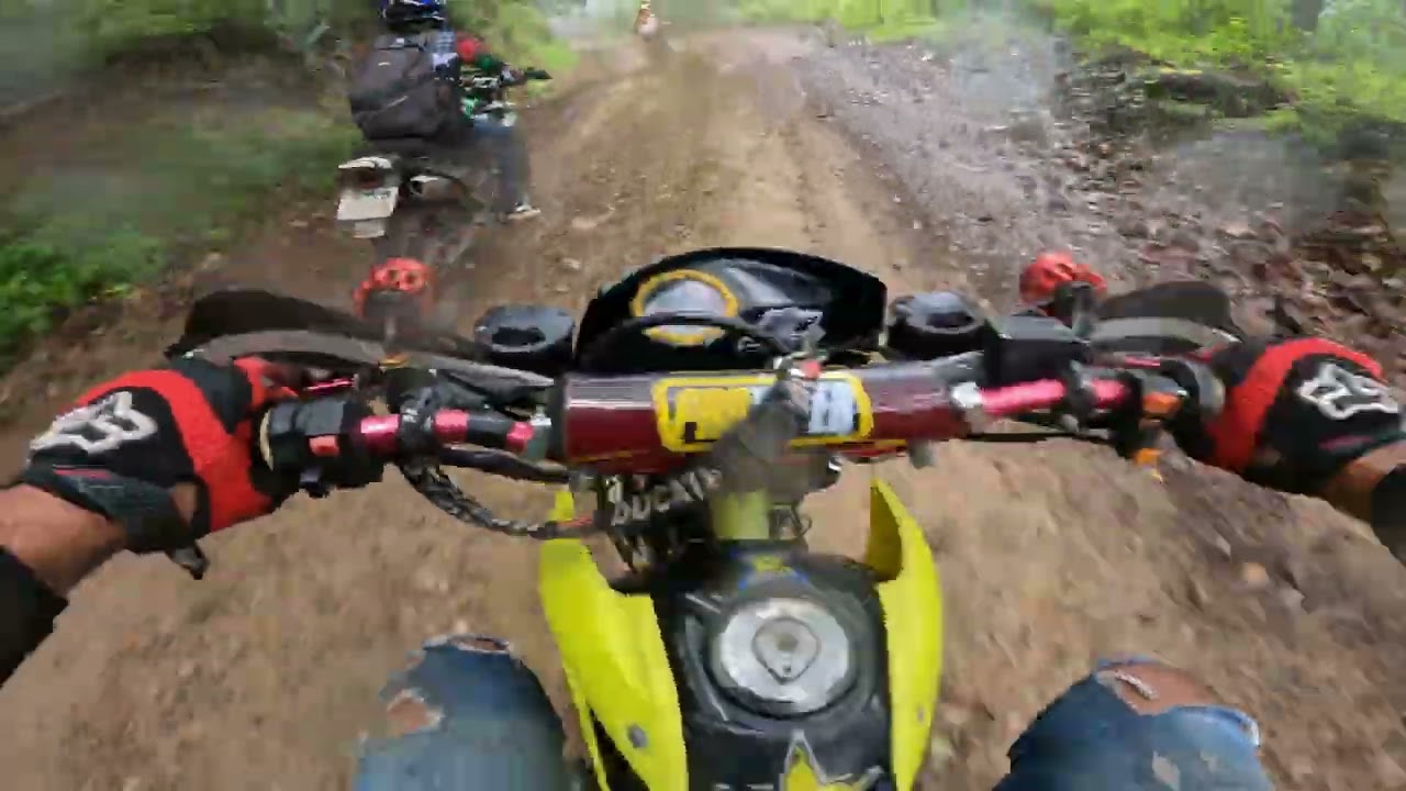 DM200 imparable en la ruta