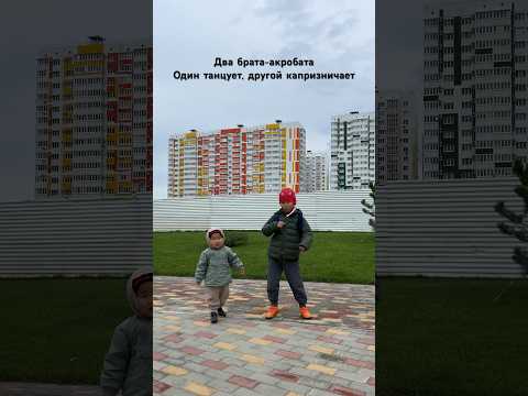 Танцуем перед тренировкой Славика #сыновья #мамавлог #мамавдекрете #мамаблогер #переезднаюг #анапа
