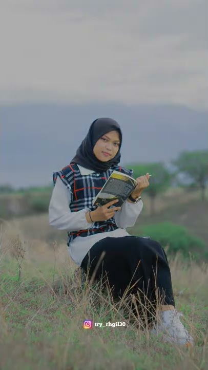 3 Ide Pose Foto Cewe Ukhti Yang Pemalu