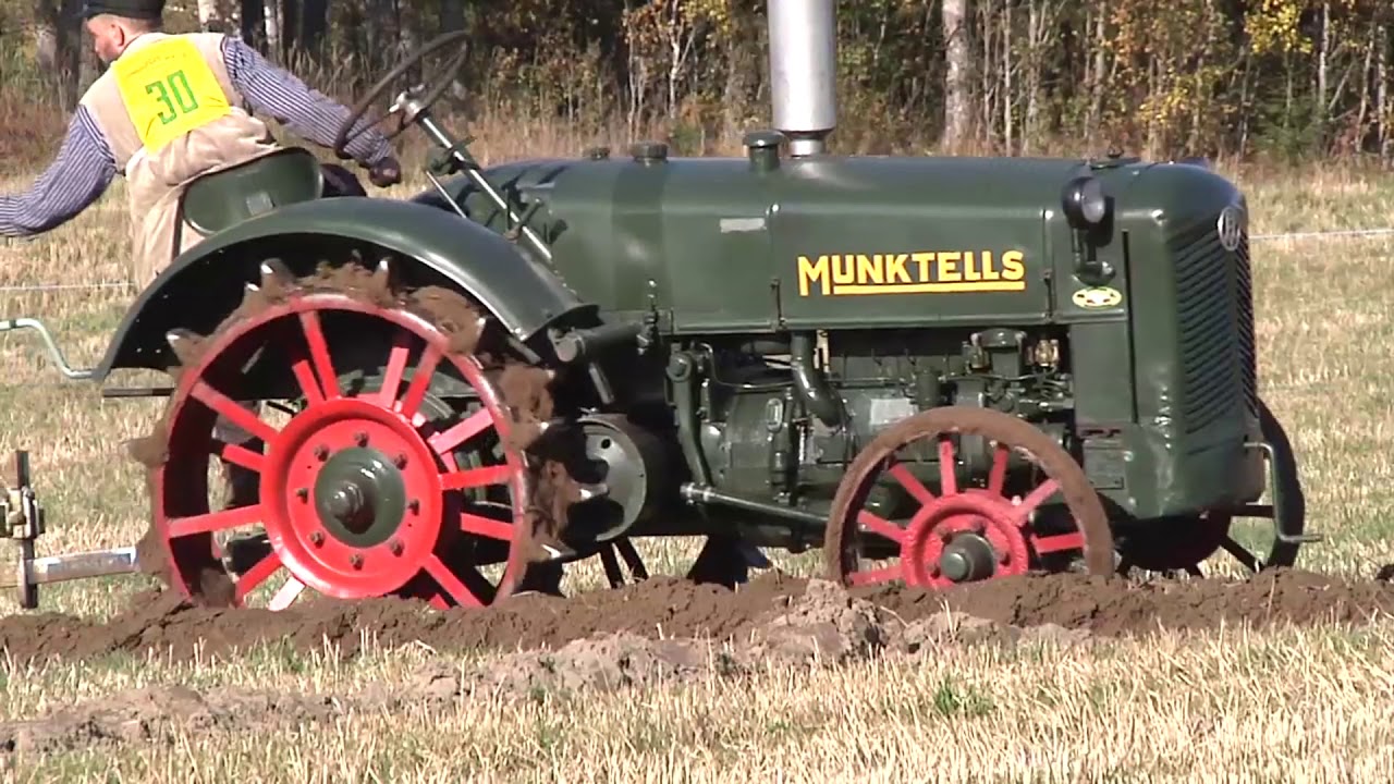 Sköna veterantraktorer - SM i plöjning 2015