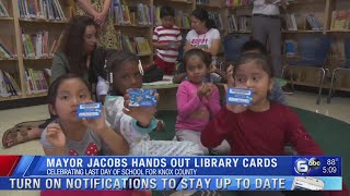 Mayor Jacobs hands out library cards
