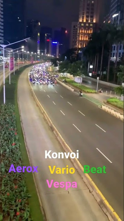 Konvoi Aerox Vario Beat Vespa SCBD malam hari