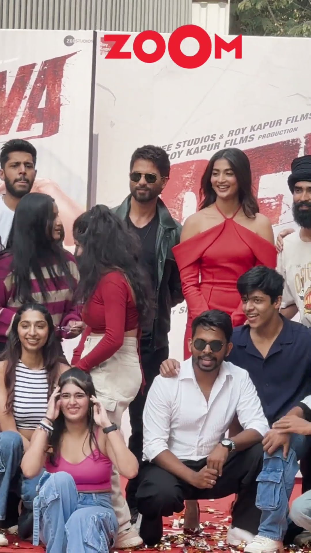 Shahid Kapoor-Pooja Hegde's FUN entry at the trailer launch of their film Deva ? #deva