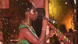 Miniatura de "Dobet Gnahore - 6 - LIVE at Afrikafestival Hertme 2009"