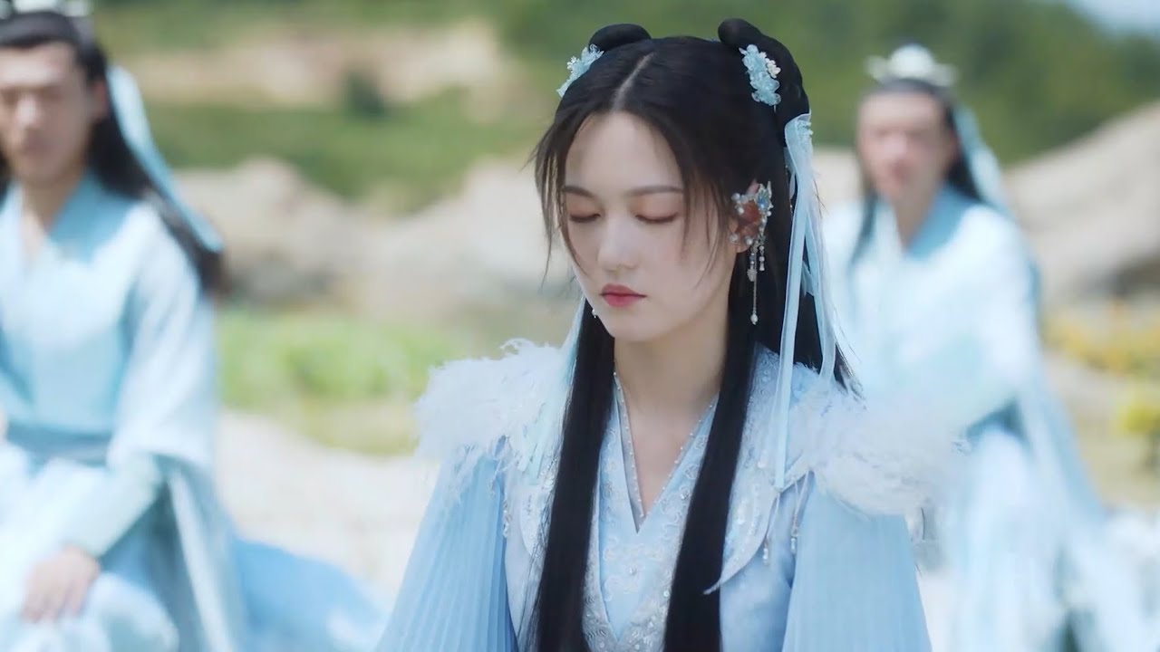 Рождённая с божественным телом, девушка уснула и проснулась бессмертной!