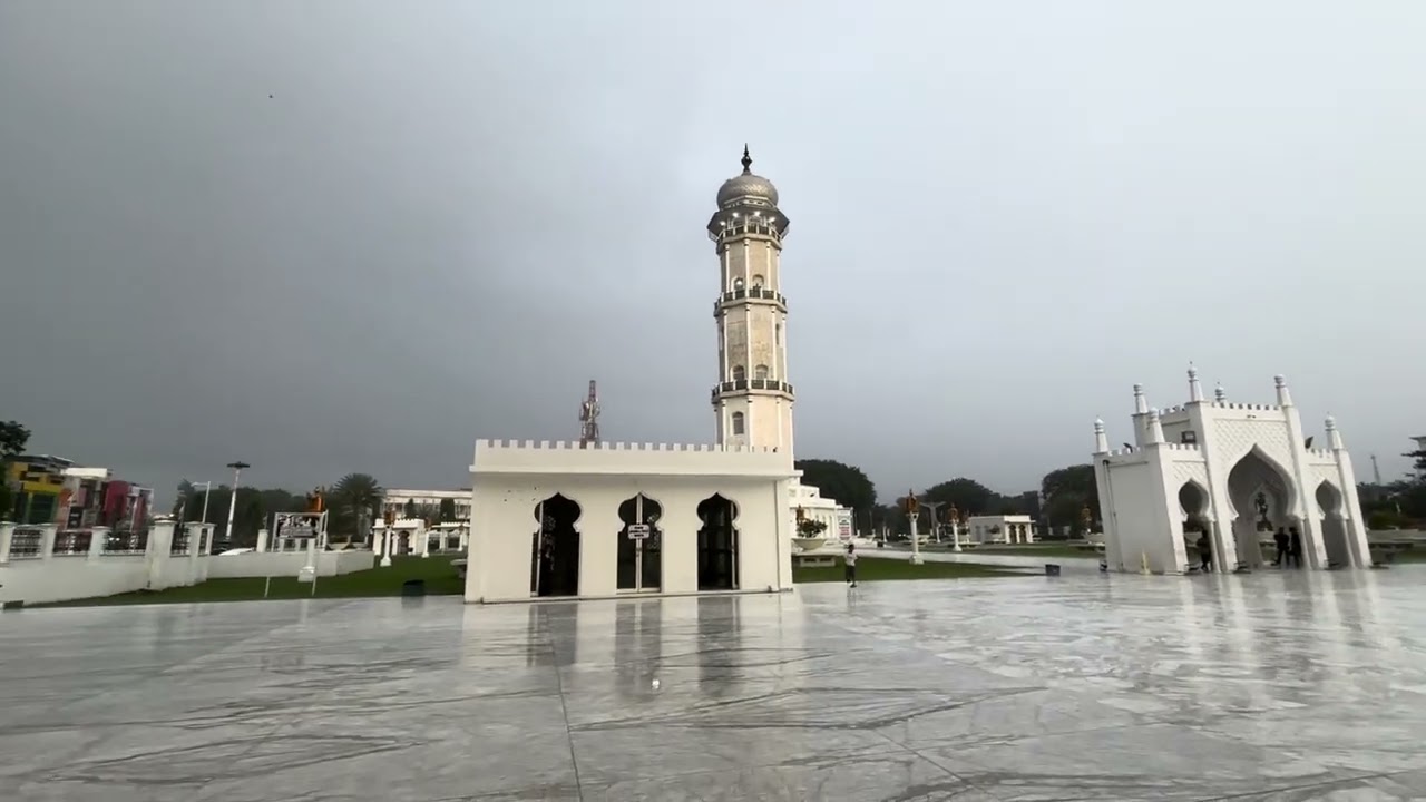 Buka puasa di tengah hujan lebat