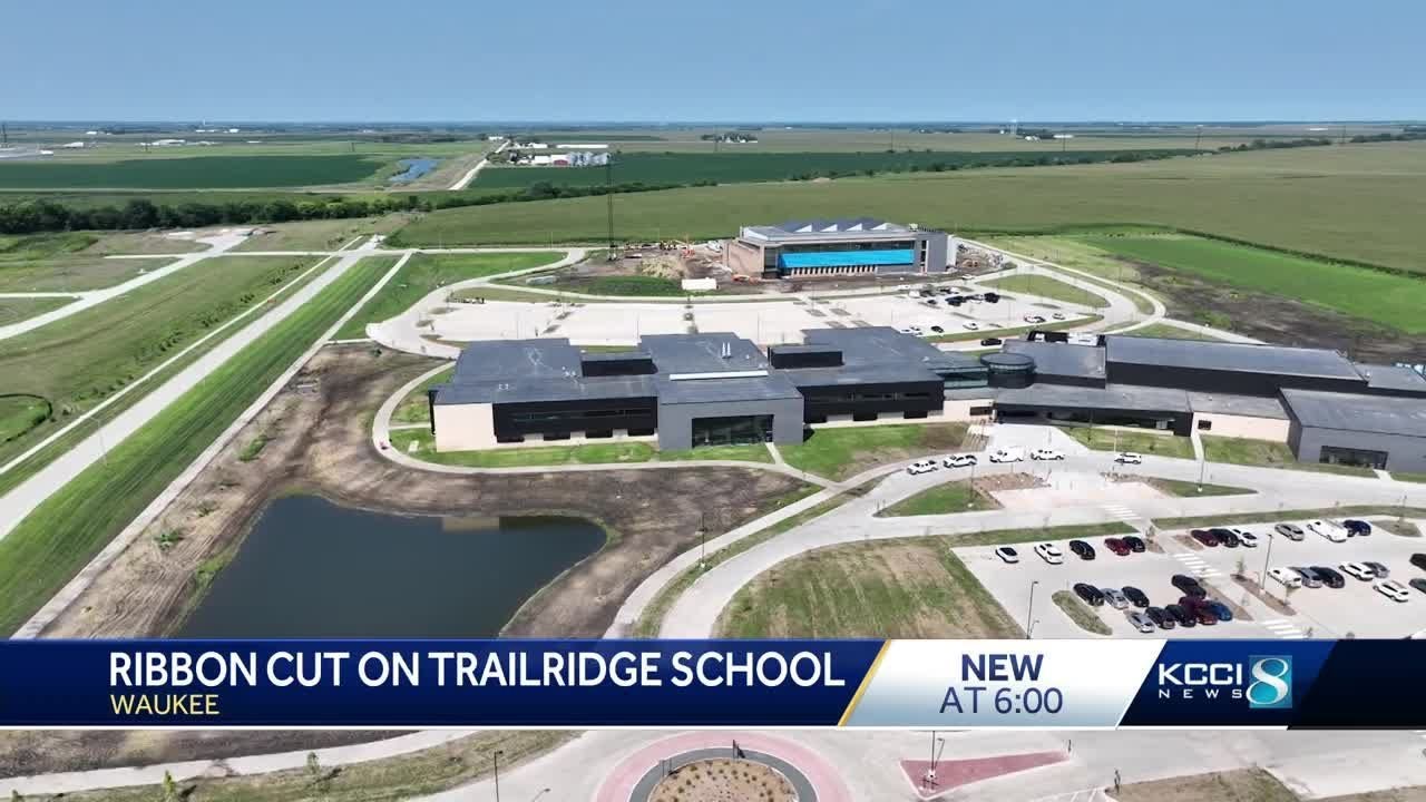 Ribbon cutting held for Trailridge School in Waukee