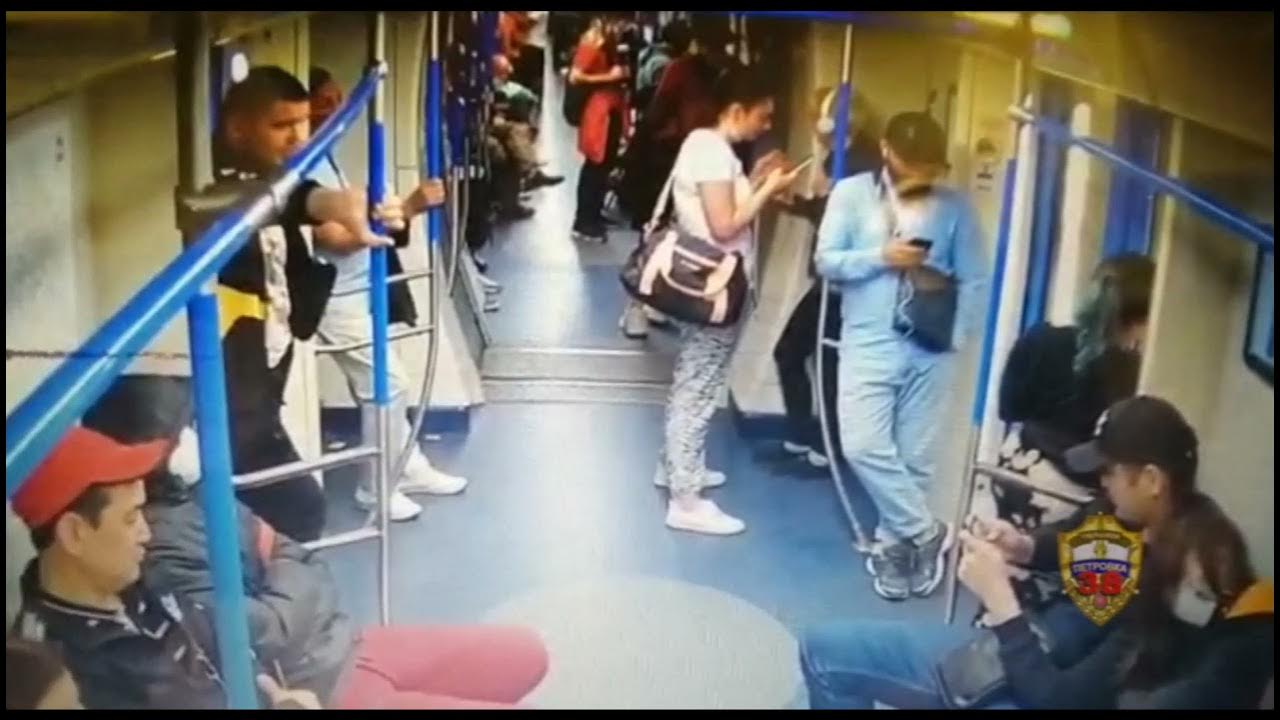 Лапаю девушек в метро. Извращенцы в Московском метро. Извращенцы в Корее в метро.