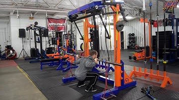 Pause Squat vs Bands - THIRSTgym.com