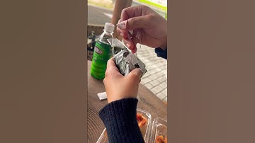 How to open onigiri properly 🍙 #onigiri #japan #shorts