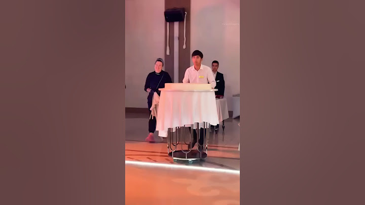 The waiter dropped the wedding cake… but the bride stayed calm 🎂😳 #shorts