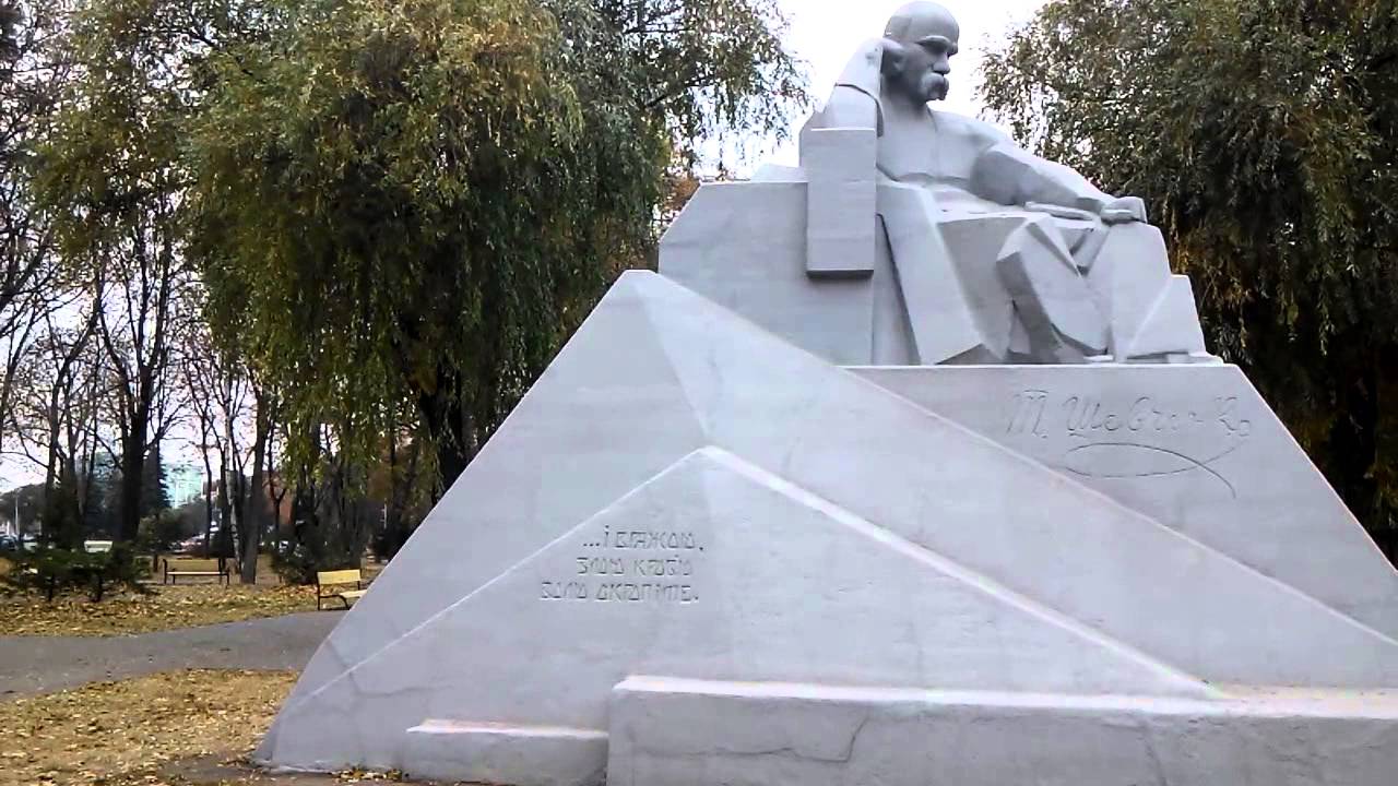 Памятник тарасу шевченко орск. Памятник Шевченко в Полтаве.