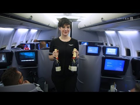 Video: United Airlines Oferă Un Milion De Mile Libere