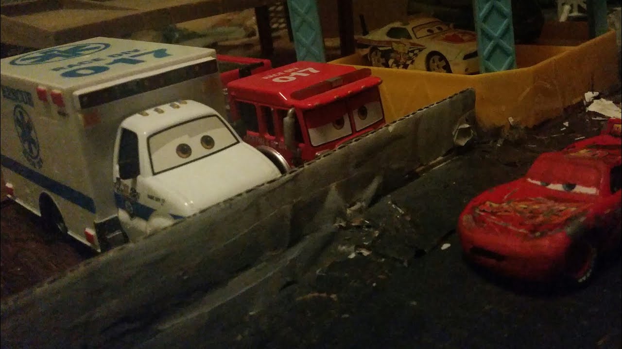 Disney Pixar Cars 3 Morgan Martins Review (Piston Cup Ambulance