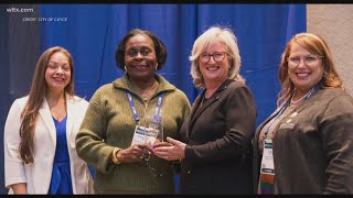 Cayce mayor receives national award