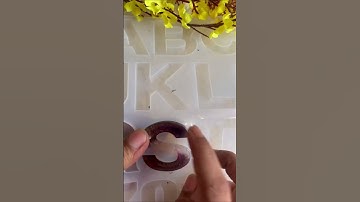 How to make double shade colour resin keychain✨ #shortvideo #art #trendingshorts #resinkeychain