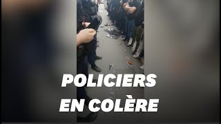 En colère contre Castaner, ces policiers posent leurs menottes au sol