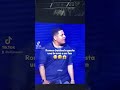 romeo santos le gasta una broma a un fan