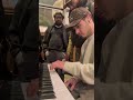 Je prank un mec au piano ça réaction est hilarante #piano thumbnail