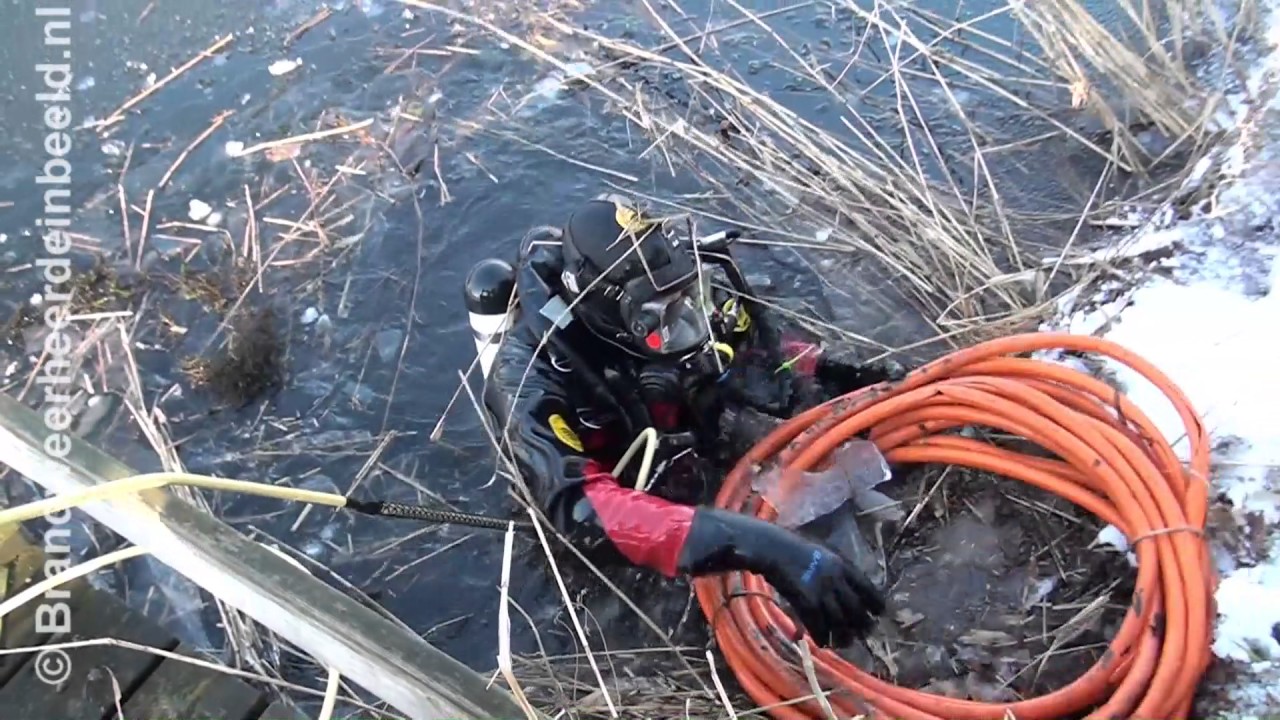 2017 01 21 IJsduik Apeldoorns Kanaal Duikers Brandweer Heerde