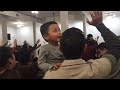 Joel Legasi cantando en Iglesia Cristo Salva