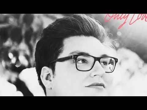 Jordan Smith performing Beauty Lies