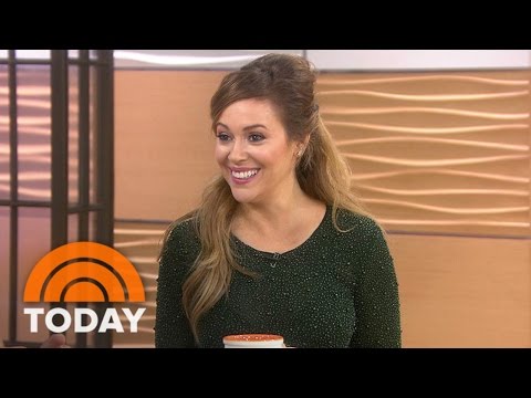 Video: Alyssa Milano netoväärtus: Wiki, abielus, perekond, pulmad, palk, õed-vennad