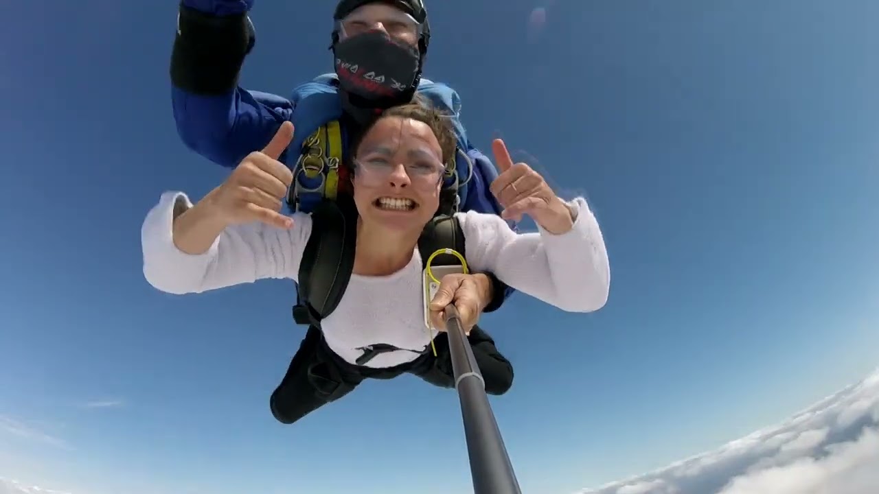 sports et jeux > sports aériens > parachutisme > chute libre image - Dictionnaire Visuel