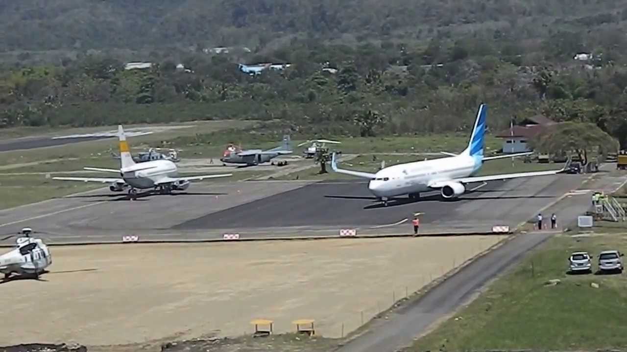 B737 800NG Take Off perdana Komodo Airport Labuan Bajo | Doovi