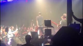 Powfu performing 'Death Bed (Coffee For Your Head)' @Powfu live @Vinyl Music Hall, Pensacola 6/22