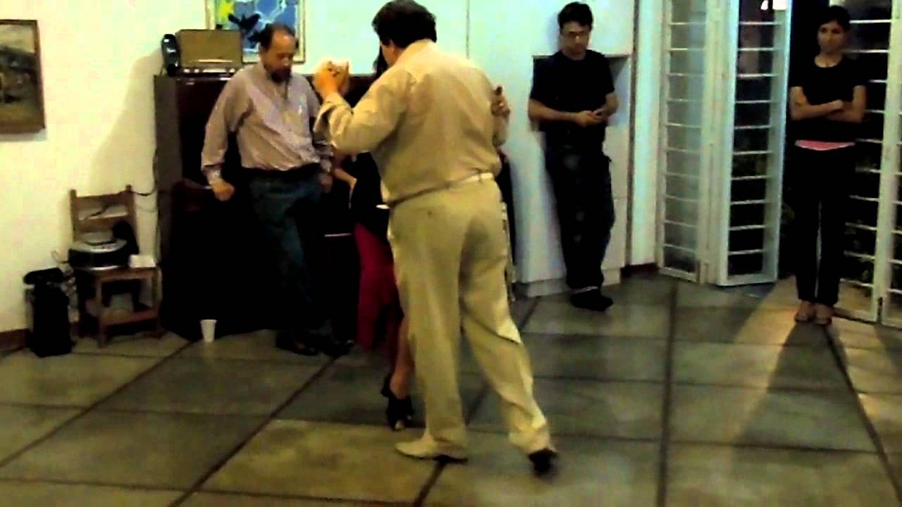 Los maestros Marita (La Turca) y Jorge Dispari: Demostración de algunos giros de tango