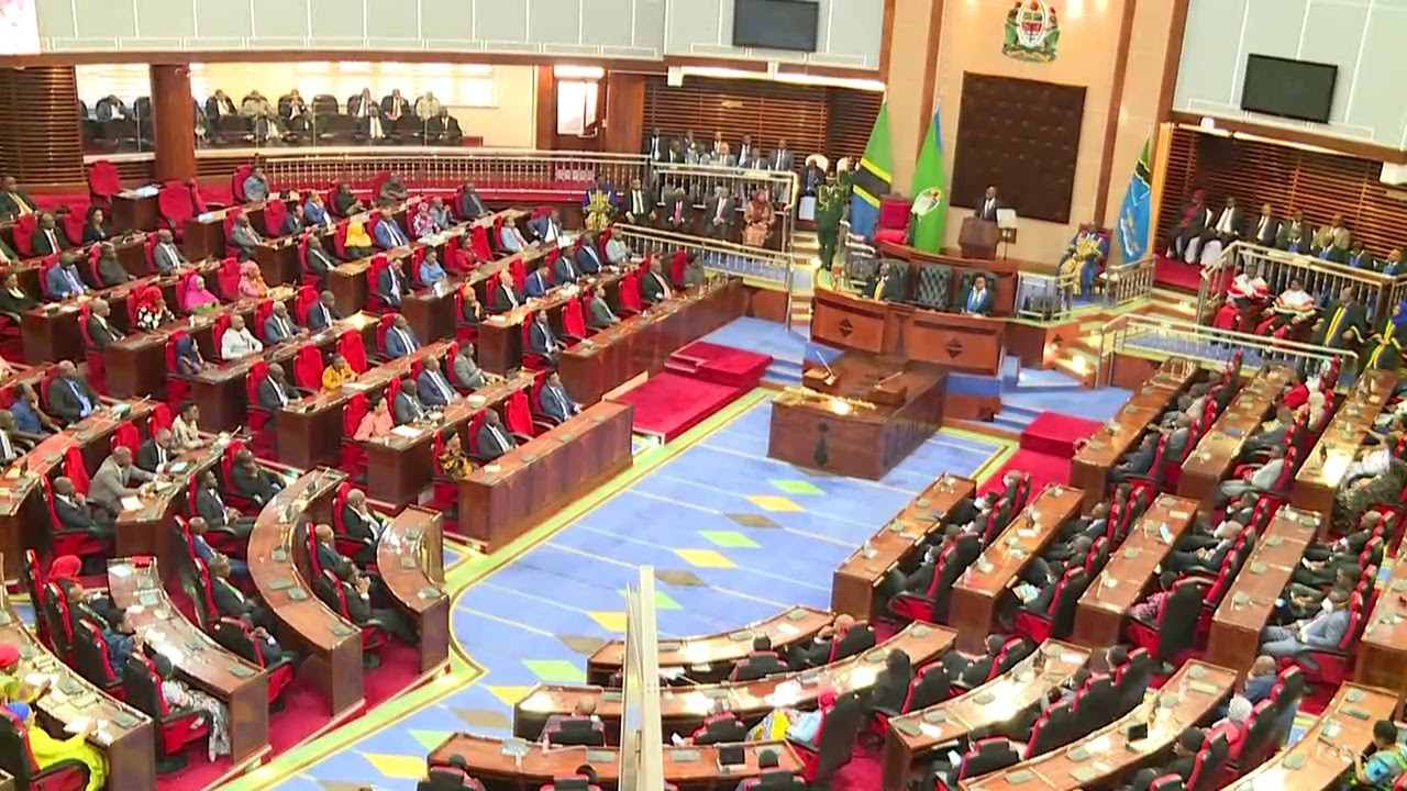 MHE. RAIS DKT. J. P. MAGUFULI AKIHUTUBIA NA BAADAE KULIFUNGA BUNGE LA KUMI NA MOJA