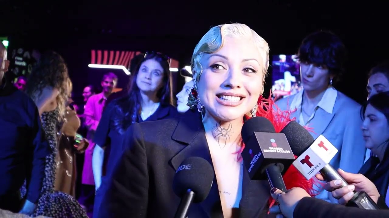 MON LAFERTE presenta su NUEVA ERA en los TikTok Awards 2025 - Hits FM