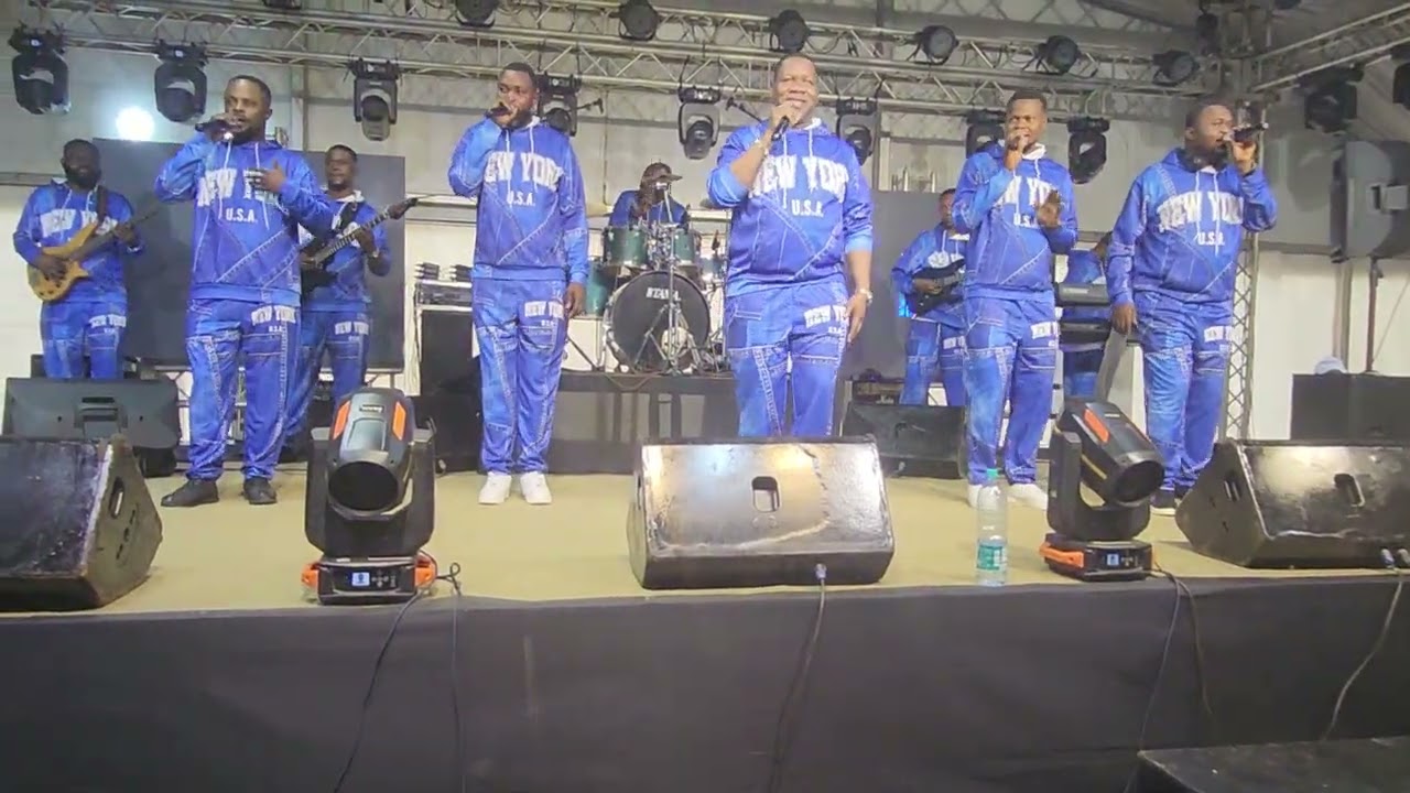 En direct de LUBUMBASHI : Vivez la balance des instruments au pull man avec le groupe la profondeur.