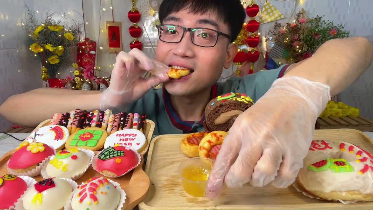 Phú Foody Mukbang Mâm Bánh Ngọt Ngày TẾT 🧧